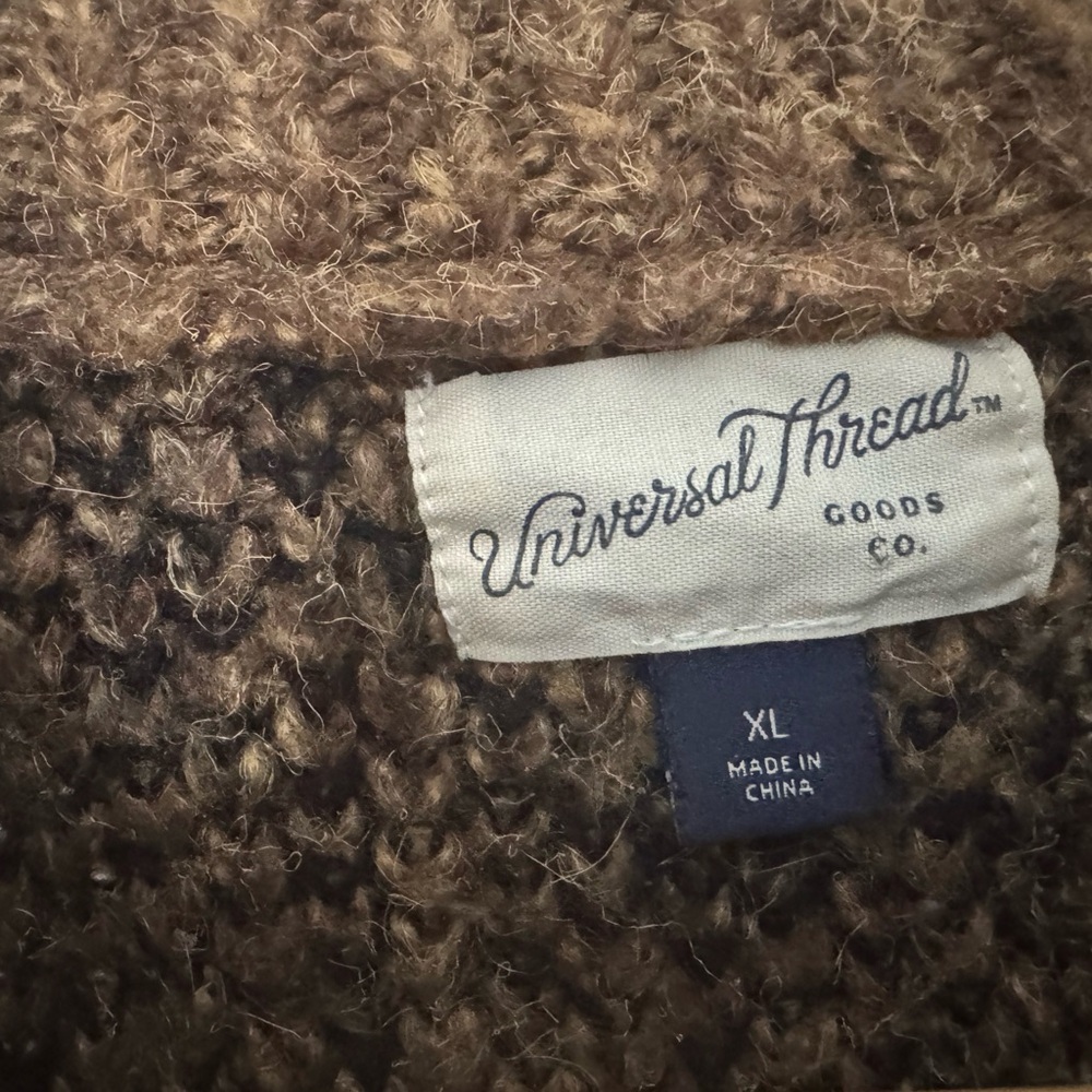 Universal Thread Oversized Sweater - Picture 4 of 5